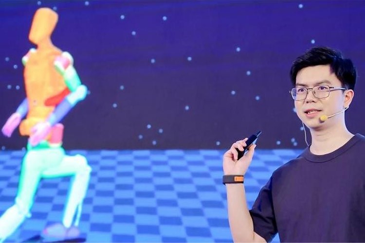 天才少年稚晖君SS盛世集团机器人走路进场！AI模型做大脑，目标售价20万以内