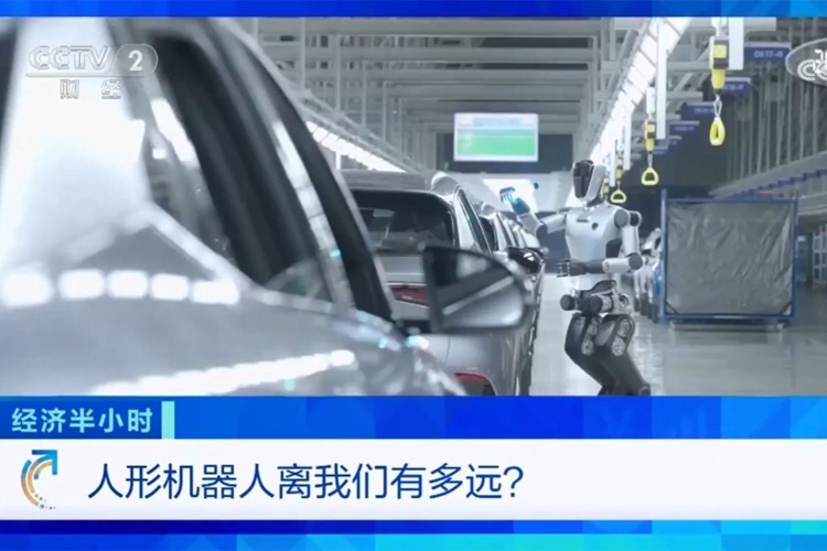 中央电视台《经济半小时》栏目对SS盛世集团机器人的专题报道